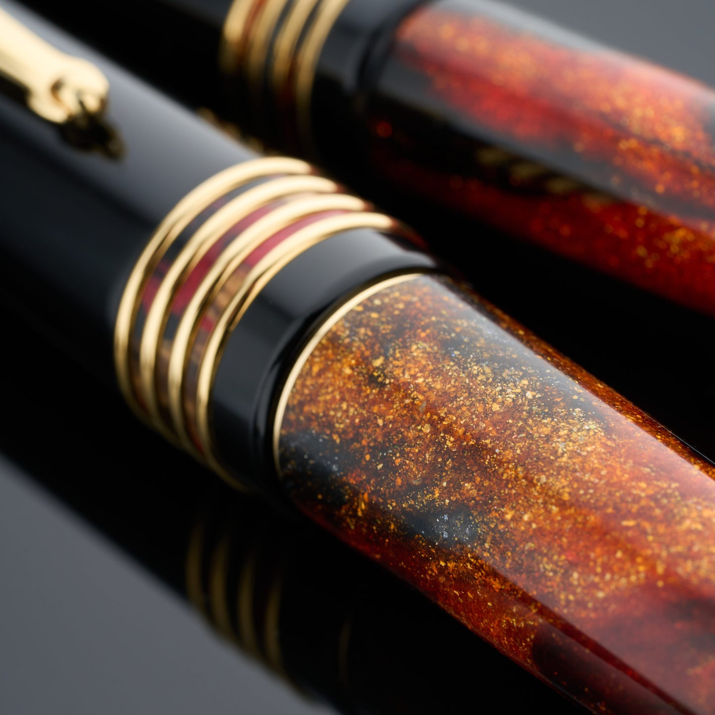 Delta DV Original Mid-Size Fountain Pen - Glow Up