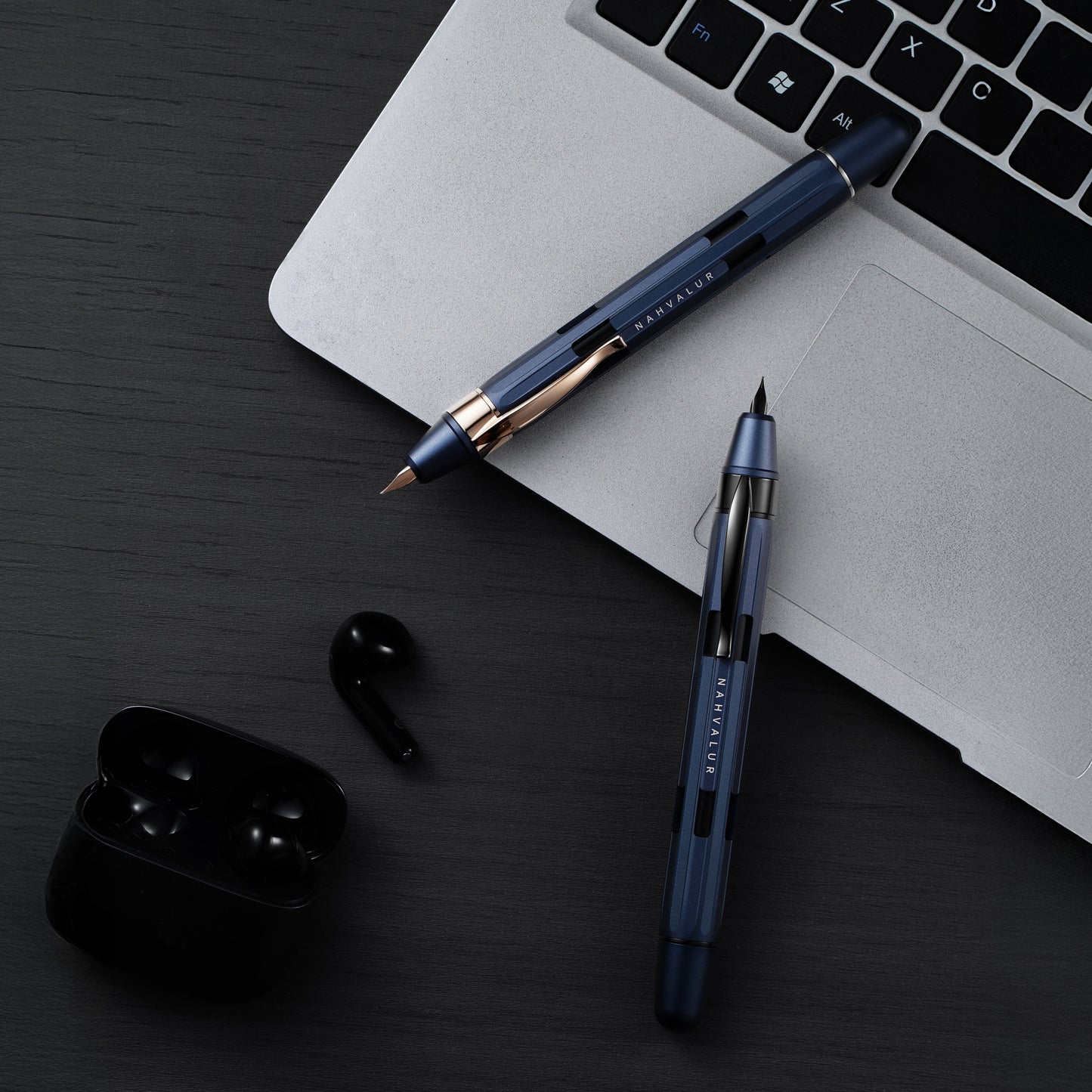 Nahvalur Eclipse Retractable Fountain Pen - Cobalt Black