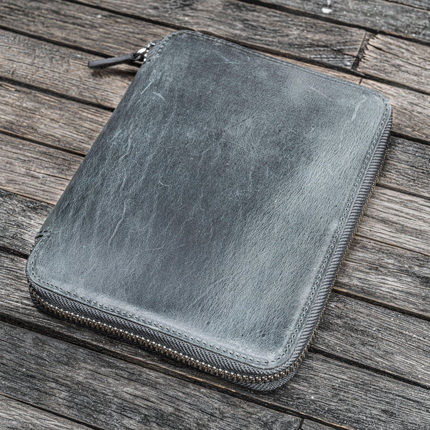 Galen Leather B6 Zippered Notebook Folio - Crazy Horse Smoky