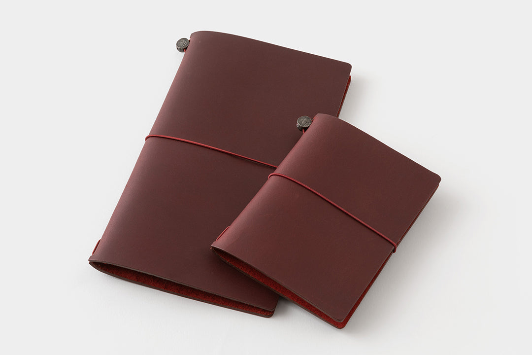 TRAVELER'S Notebook LOVE AND TRIP Regular Size Starter Kit - Red