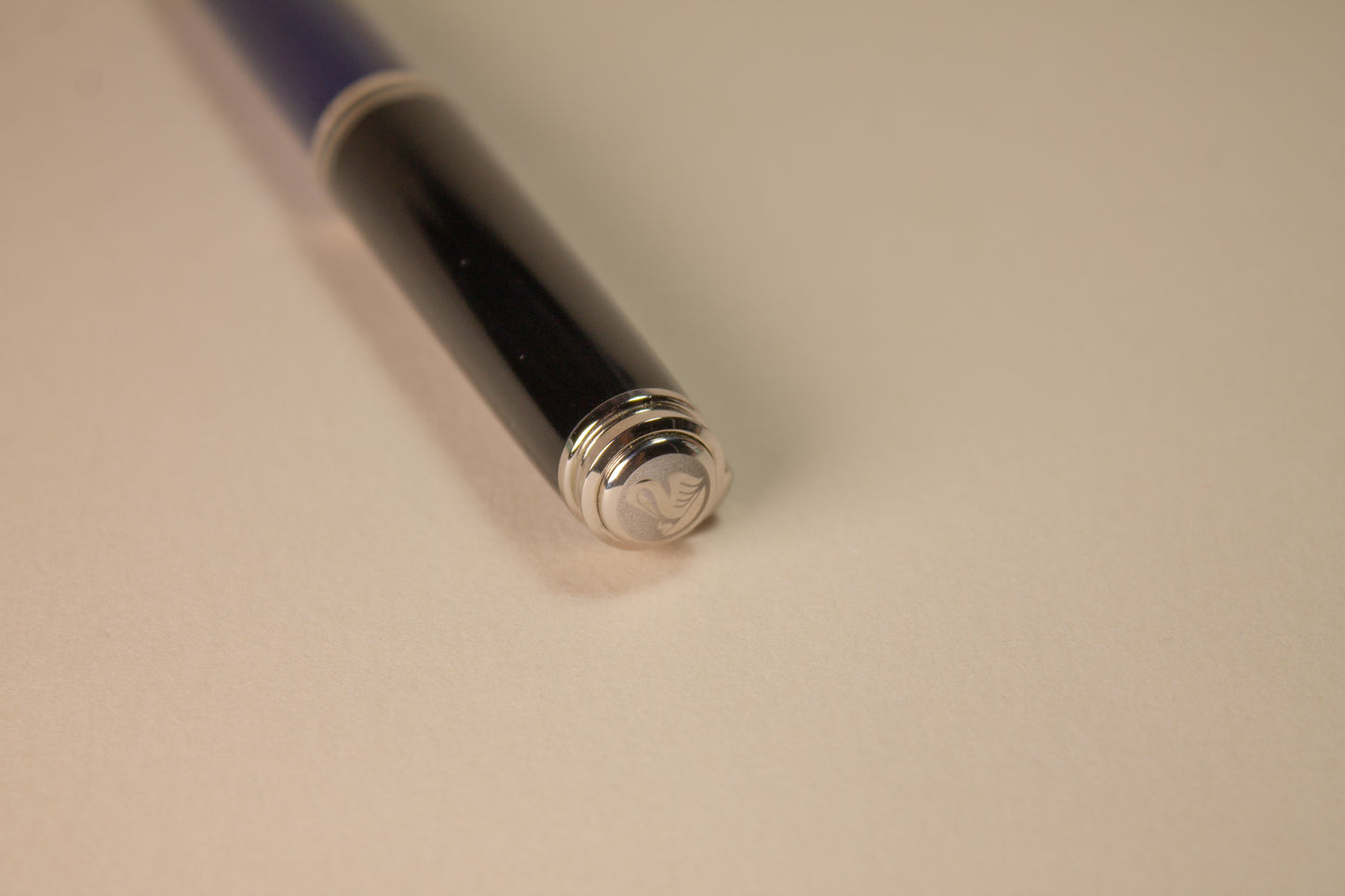 Pre-Owned Pelikan M800 Blue Fountain Pen - Medium