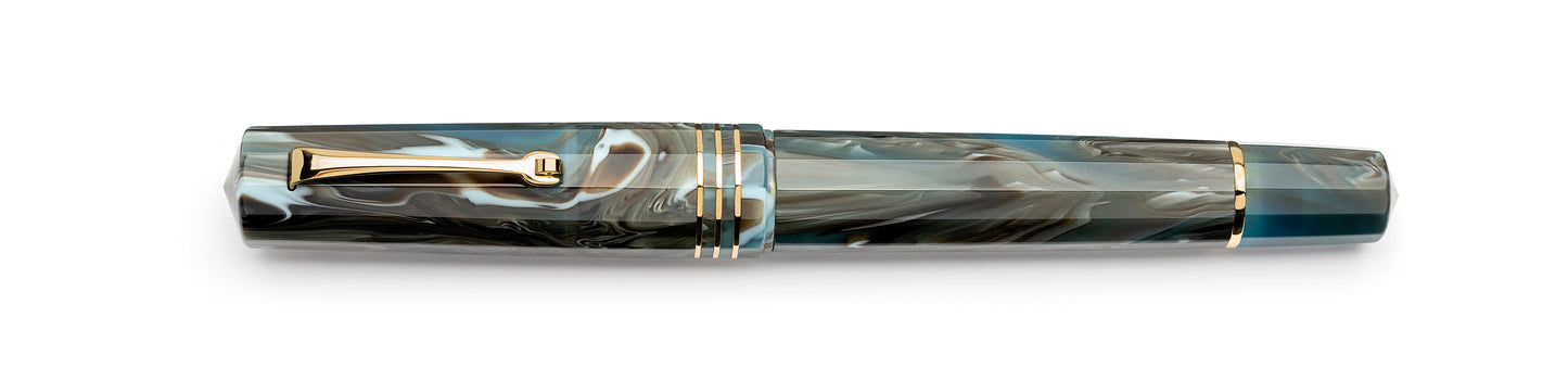 Leonardo Dodici Fountain Pen - Magmatica with Gold Trim