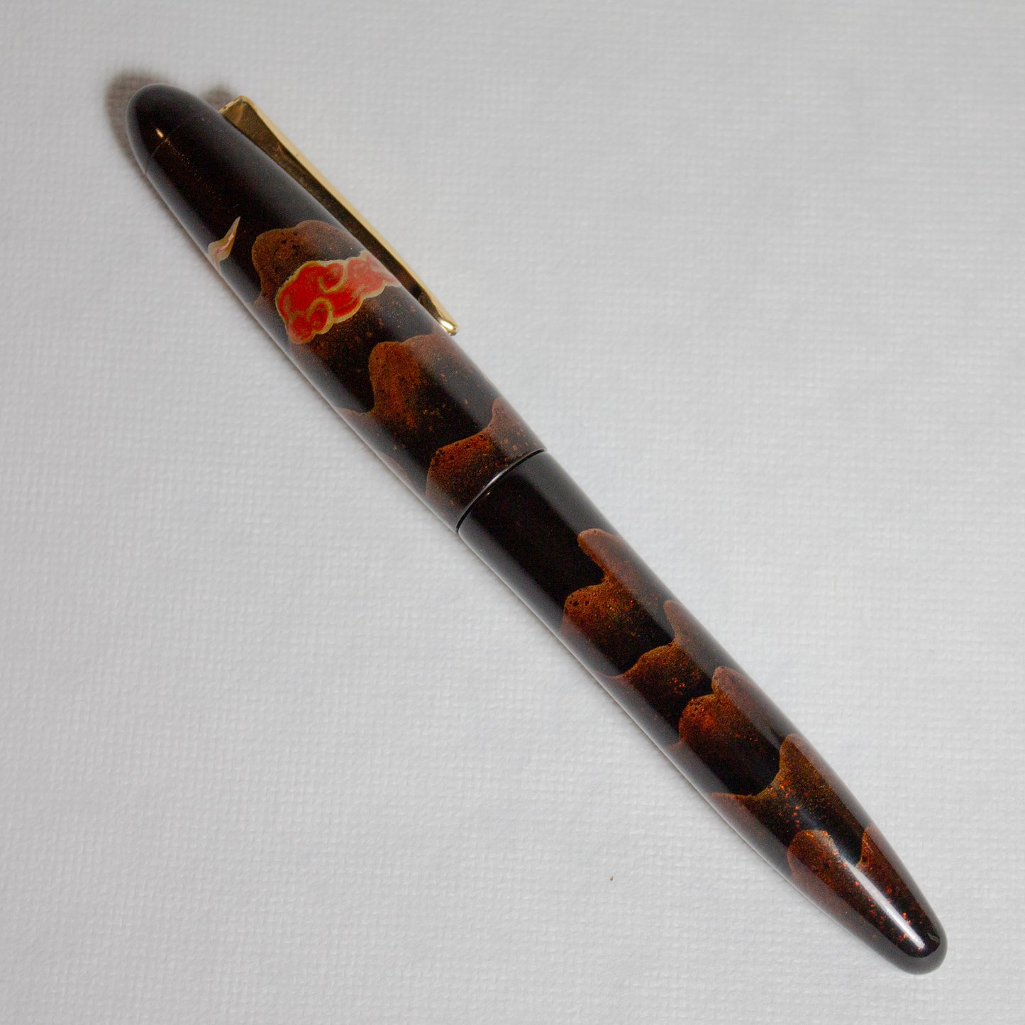 Pre-Owned Platinum Izumo Yakumo Byakudan Maki-e Fountain Pen - Medium