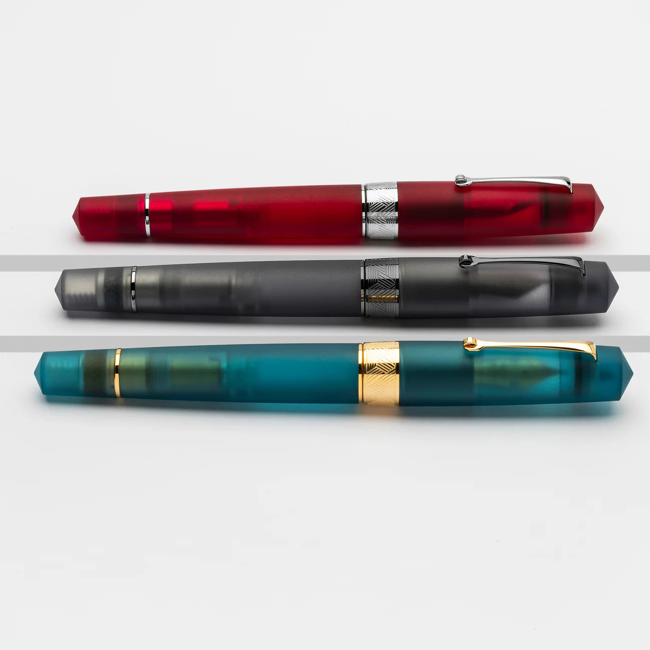 Leonardo Momento Zero Grande Frosted Pura Fountain Pen - Grey with Gold Trim
