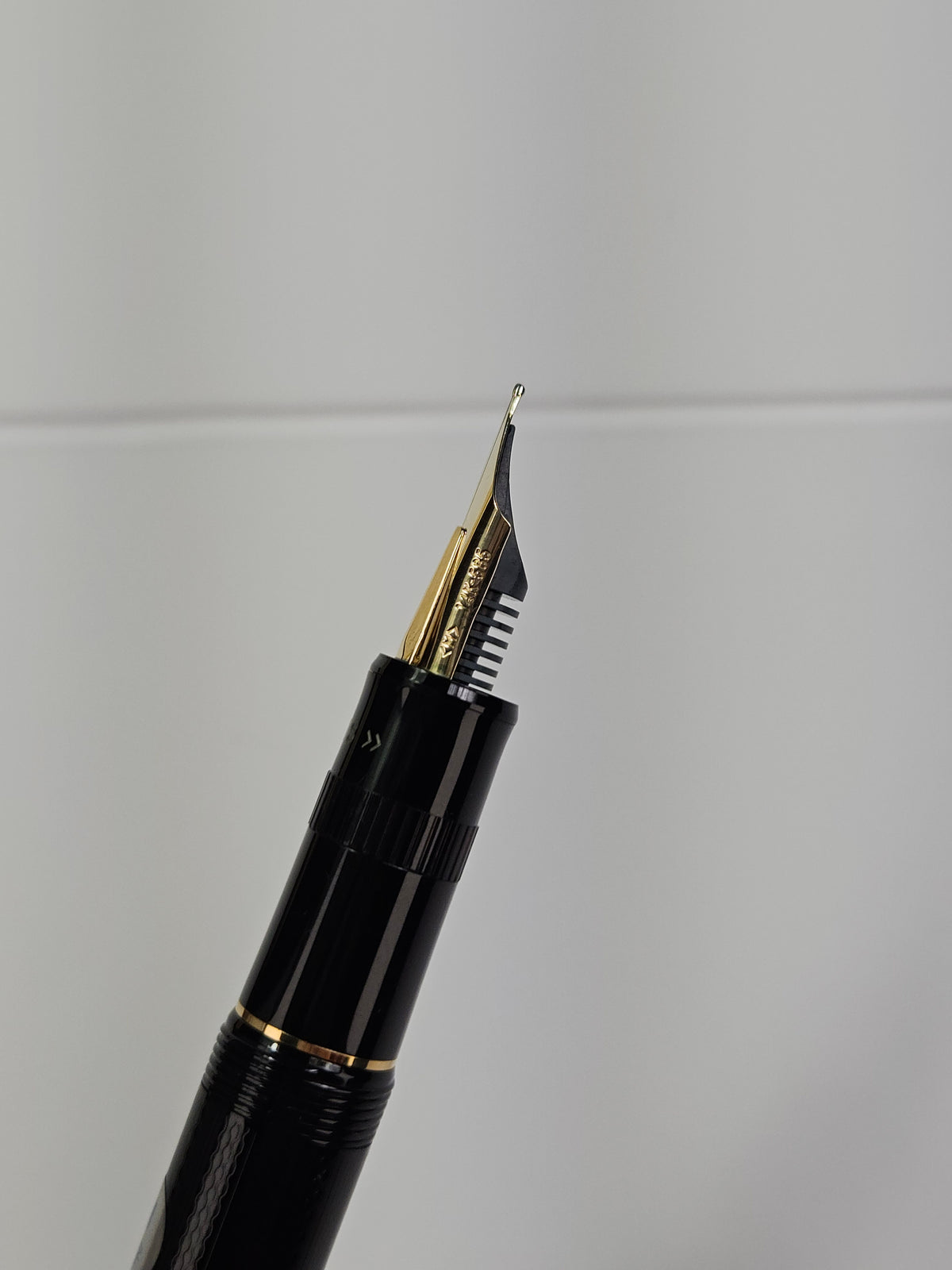 Pre-Owned Pilot Justus Fountain Pen - Black with Gold Trim - 14K Medium Nib (SAC)