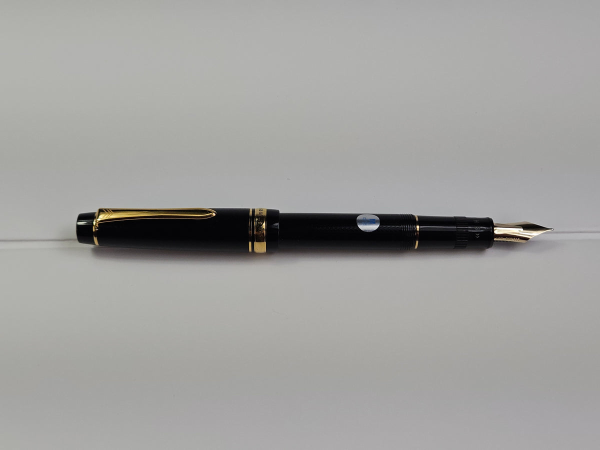 Pre-Owned Pilot Justus Fountain Pen - Black with Gold Trim - 14K Medium Nib (SAC)