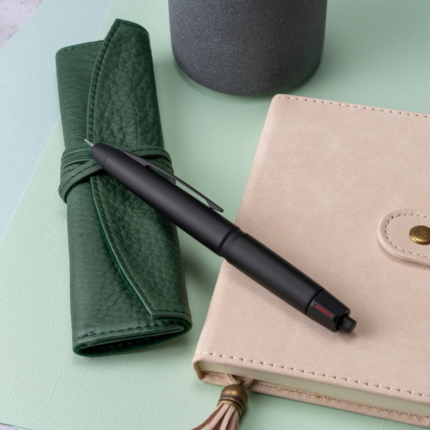 Pilot Pensemble Leather Roll Pen Case - Holds 1 - Hunter Green