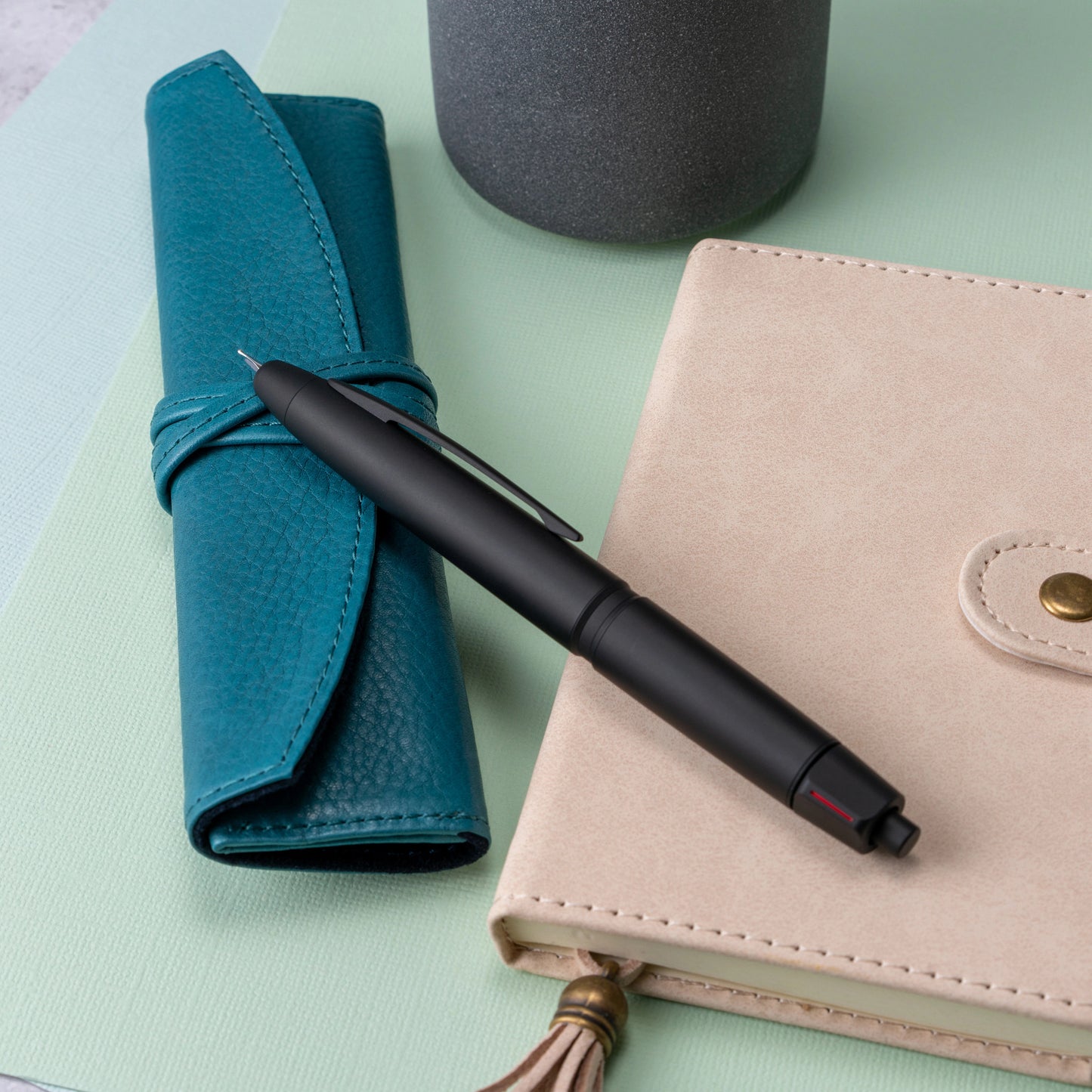 Pilot Pensemble Leather Roll Pen Case - Holds 1 - Forest Blue