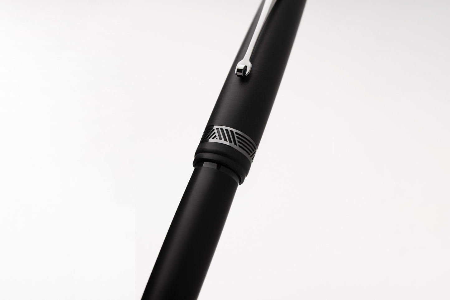Leonardo Momento Magico Fountain Pen - Black Matte with Silver Trim