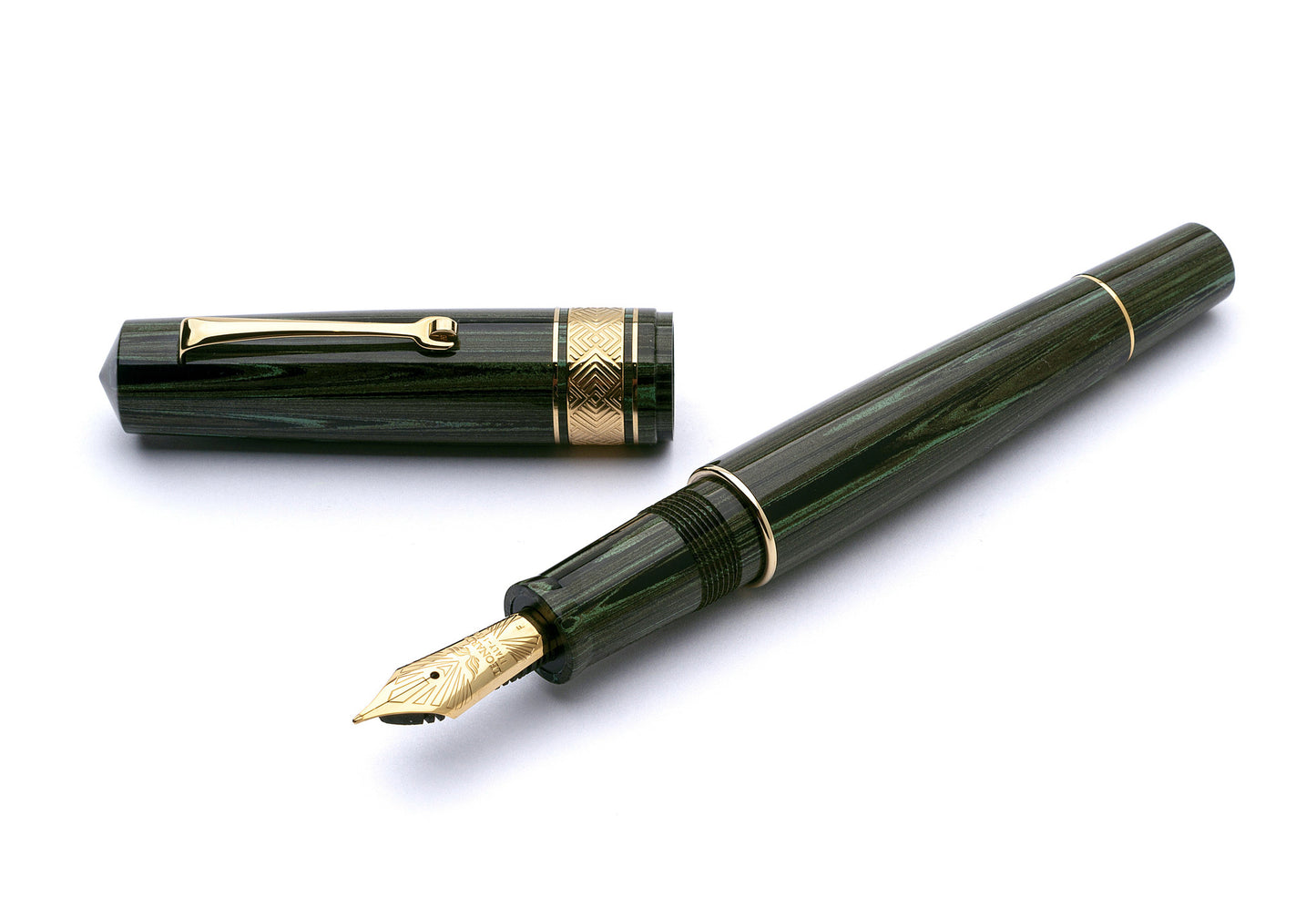 Leonardo Momento Zero Grande Masterpiece Ebonite Fountain Pen - Green (14K Nib)