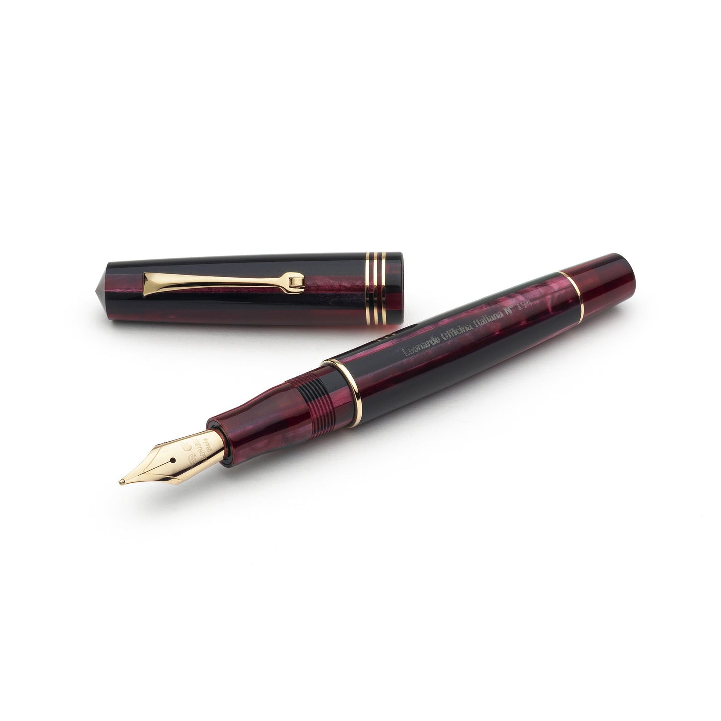 Leonardo Momento Zero Fountain Pen - Prugna Plum with Gold Trim