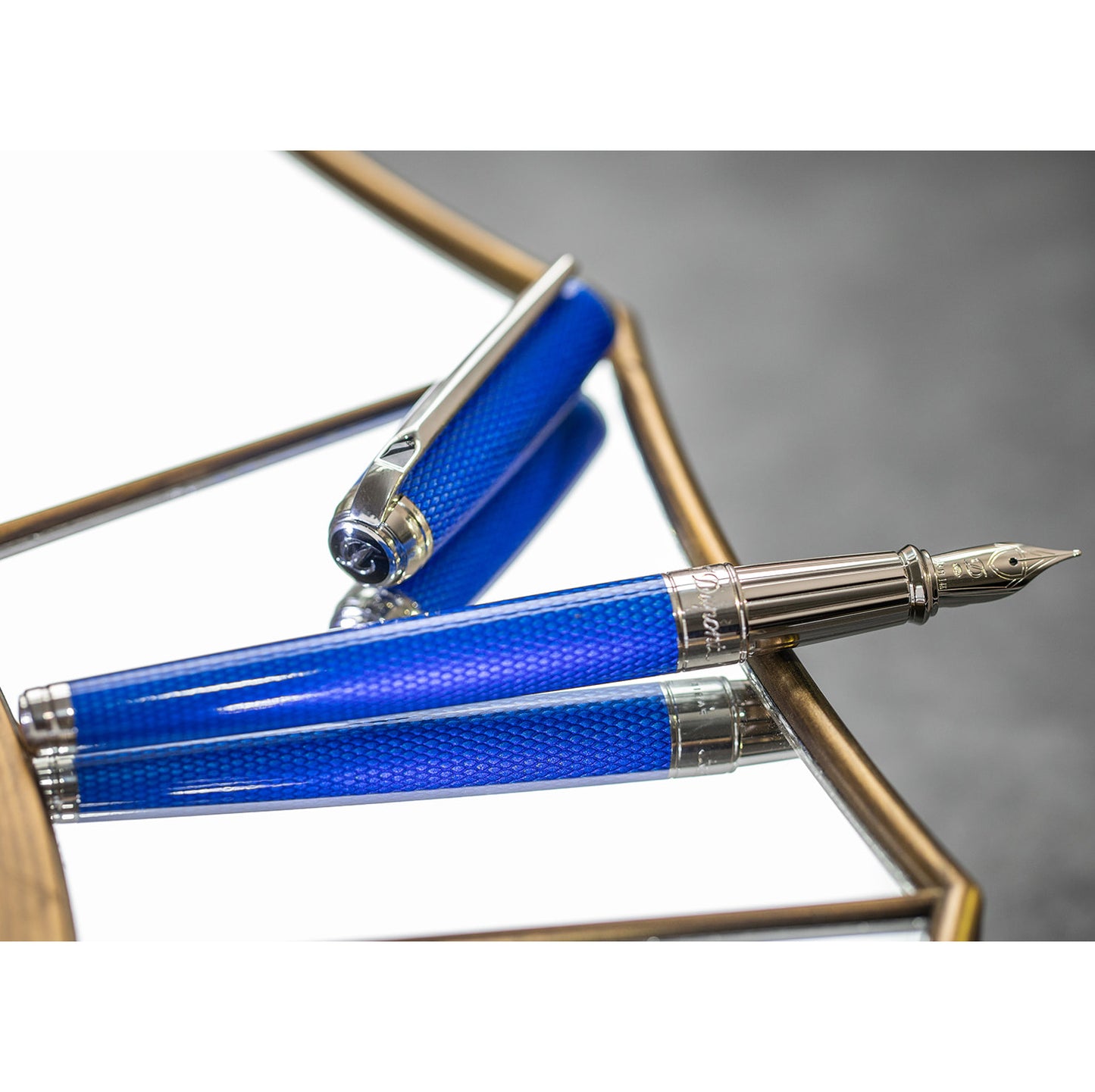 S.T. Dupont Line D Large Diamond Guilloche Fountain Pen -Sapphire
