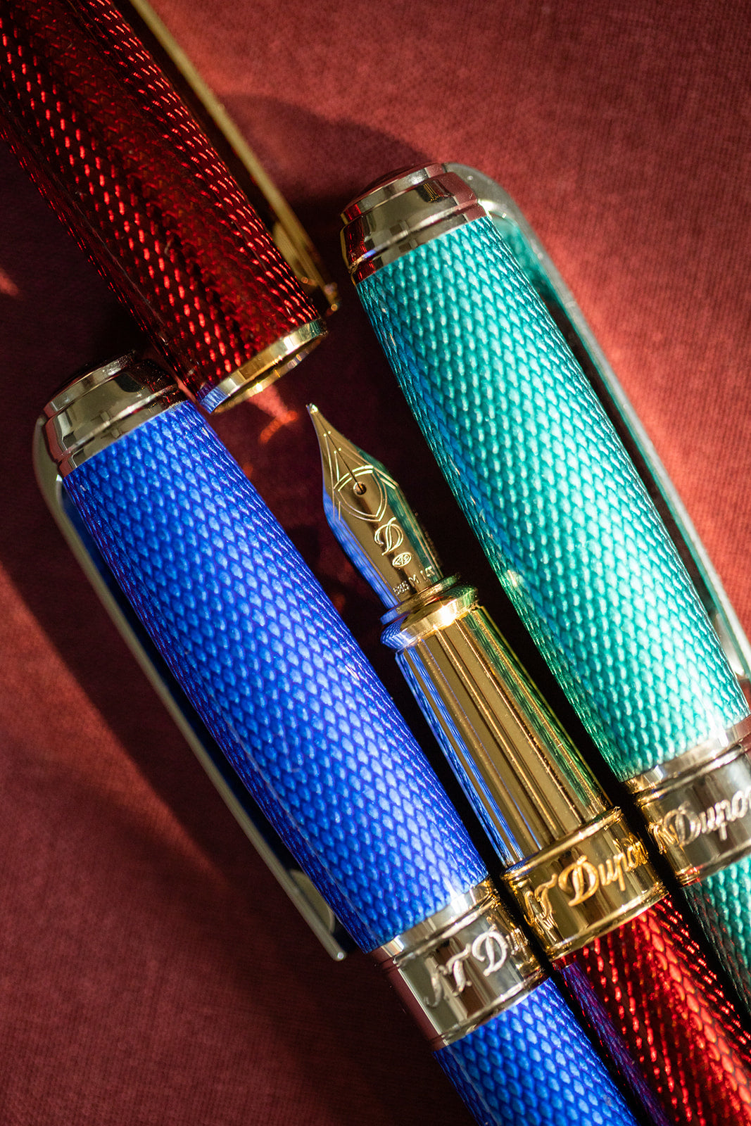 S.T. Dupont Line D Large Diamond Guilloche Fountain Pen -Sapphire