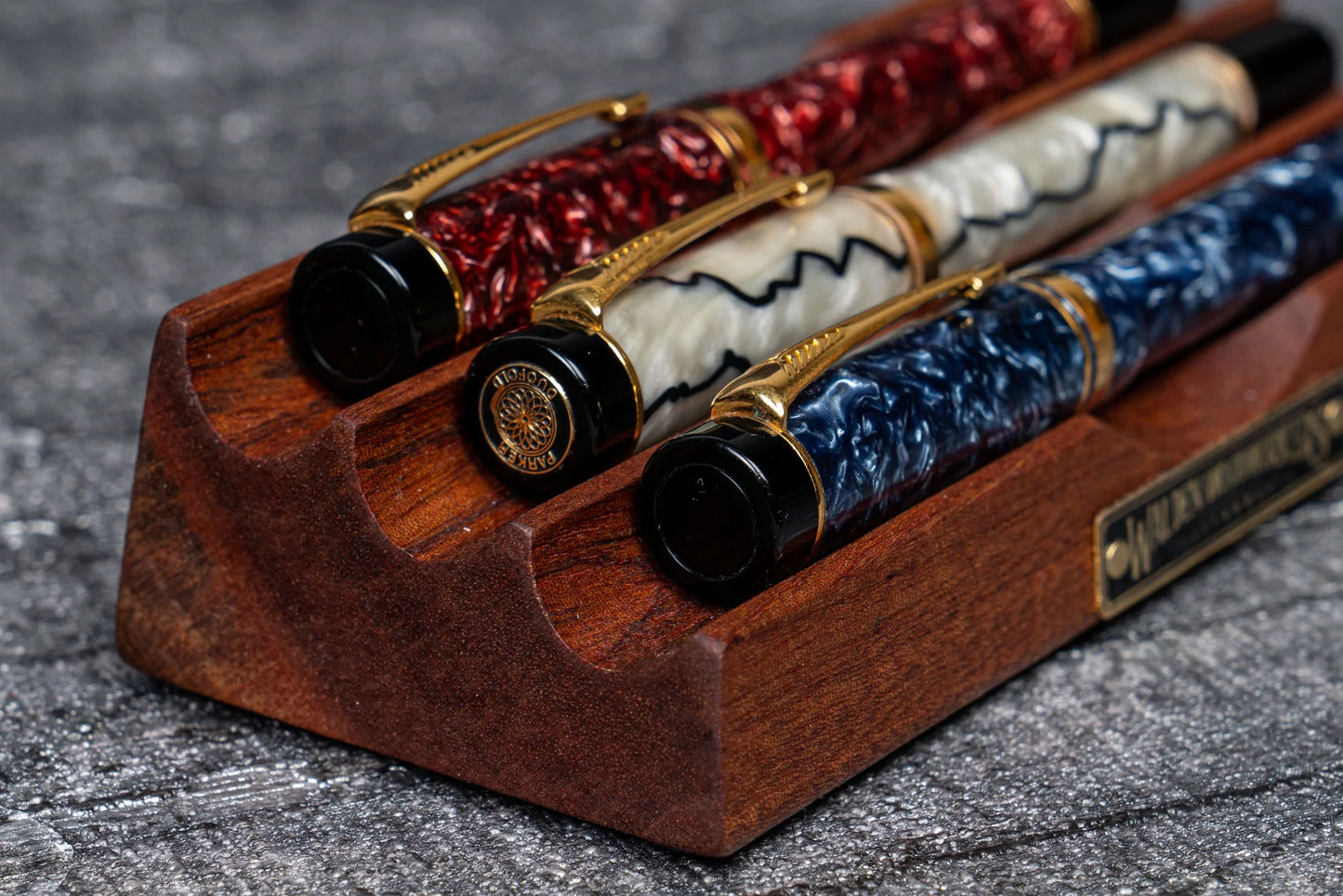 Galen Leather Wood Pen Bed Fountain Pen Stand - Mahogany