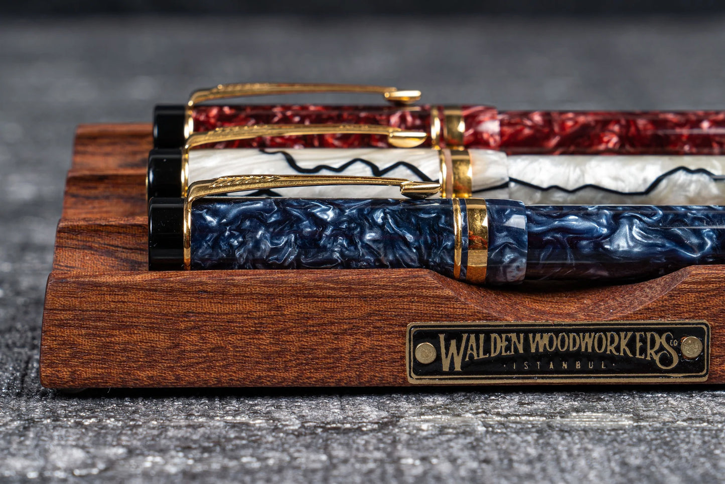 Galen Leather Wood Pen Bed Fountain Pen Stand - Mahogany